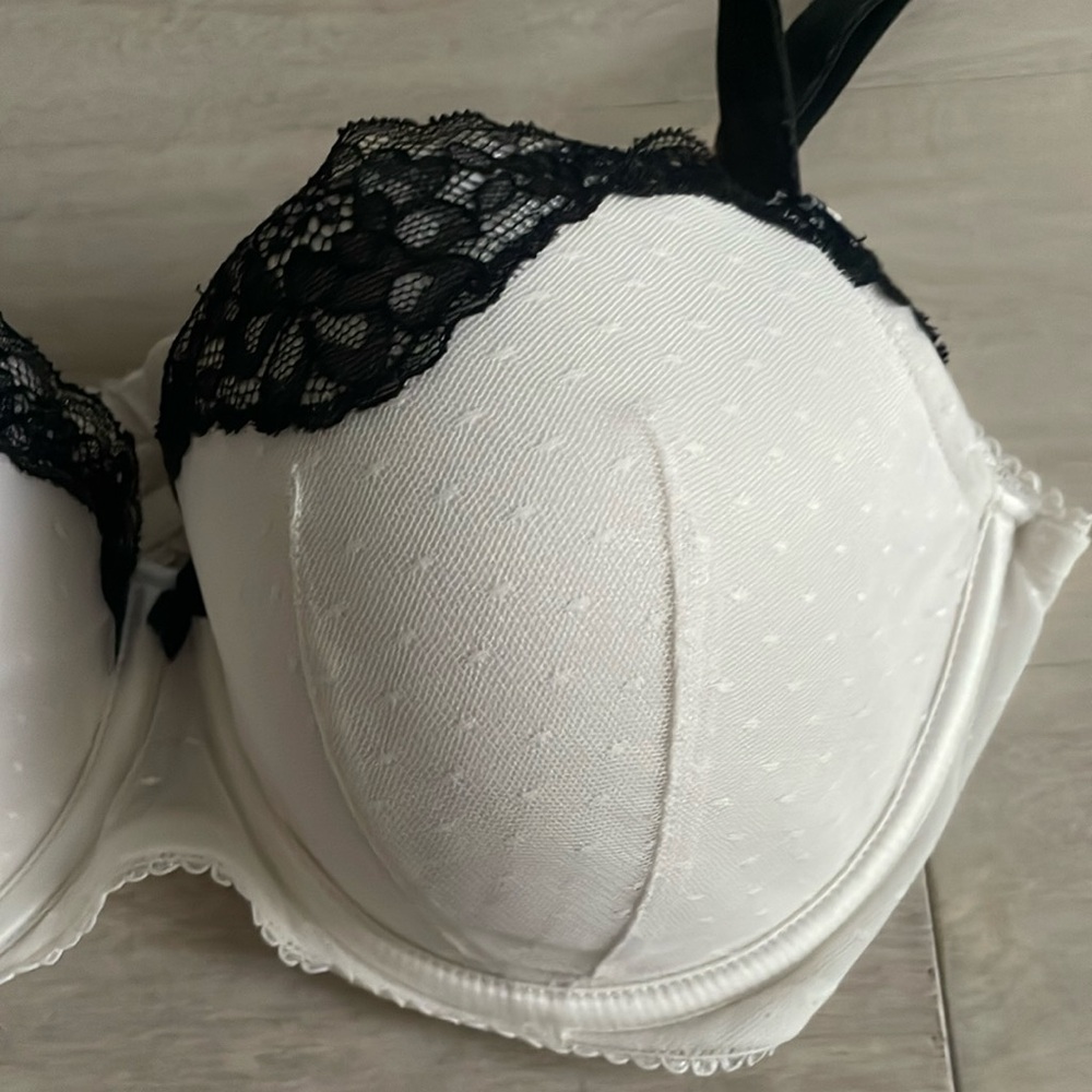 Victoria Secrets lined Demi bra Dream Angels 34DD ivory with black lace design - Picture 2 of 4
